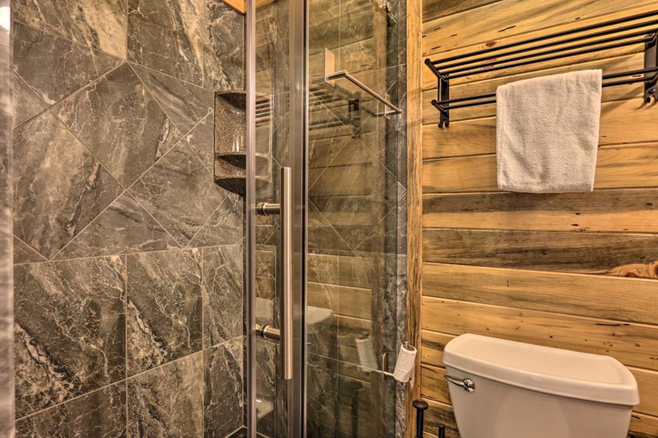 Eclectic Cabin With Hot Tub 1 Mi To Ober Gatlinburg Exterior photo