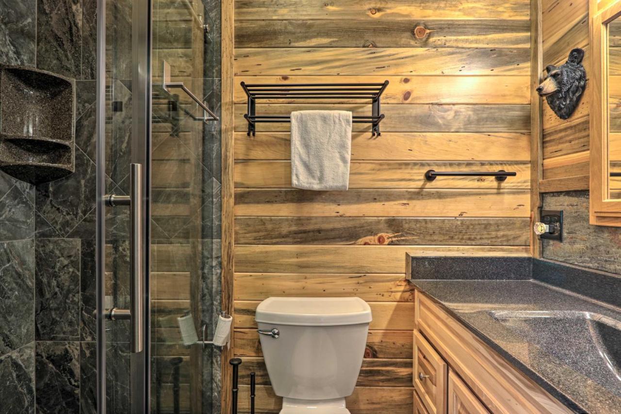 Eclectic Cabin With Hot Tub 1 Mi To Ober Gatlinburg Exterior photo