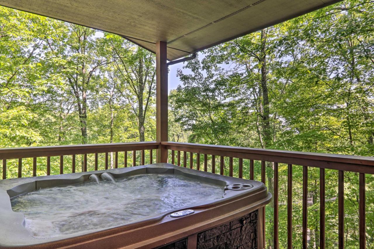Eclectic Cabin With Hot Tub 1 Mi To Ober Gatlinburg Exterior photo