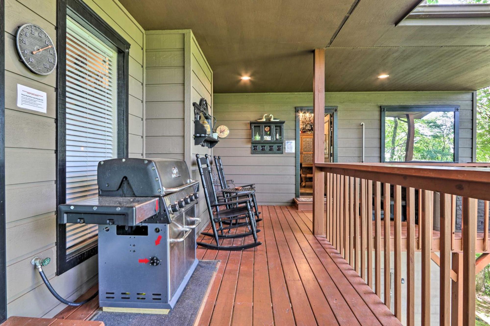 Eclectic Cabin With Hot Tub 1 Mi To Ober Gatlinburg Exterior photo