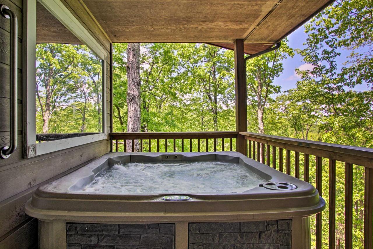 Eclectic Cabin With Hot Tub 1 Mi To Ober Gatlinburg Exterior photo