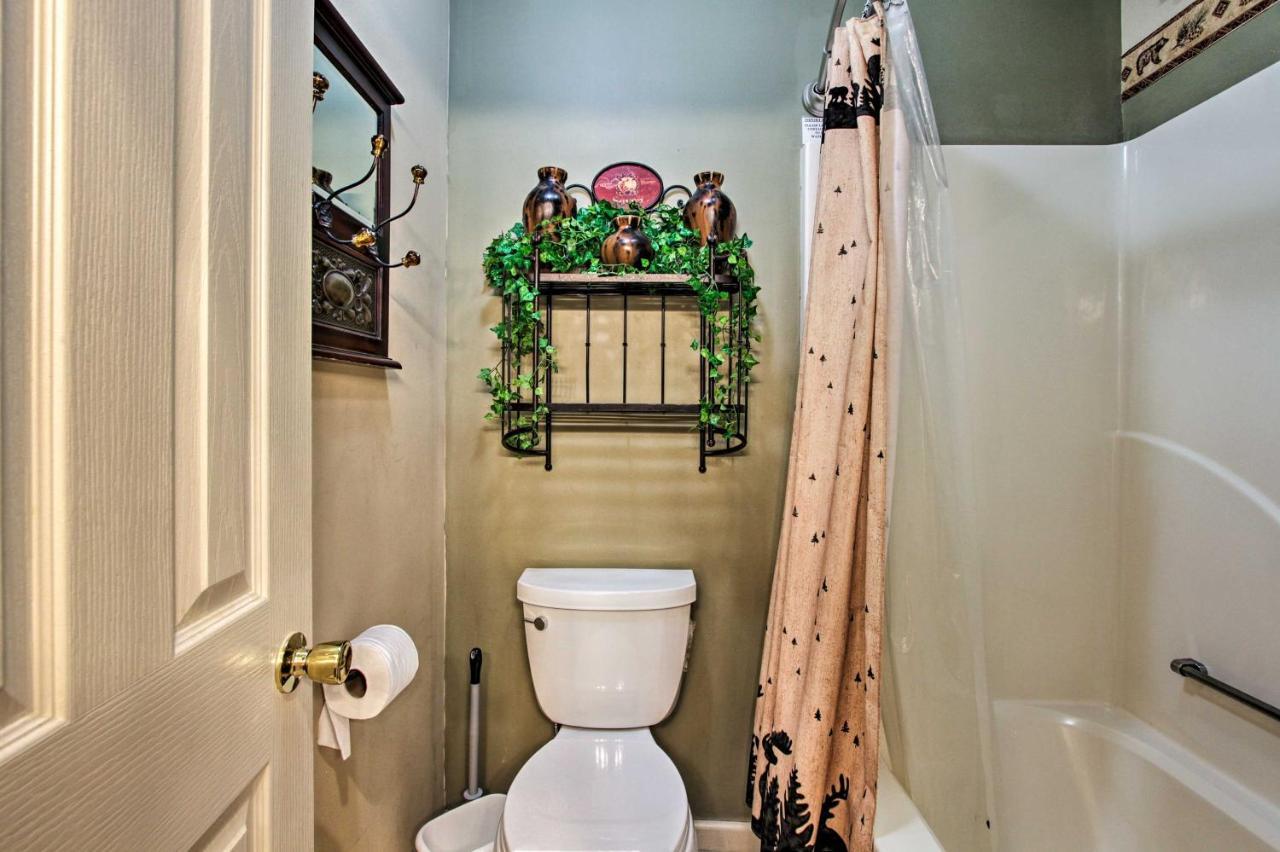 Eclectic Cabin With Hot Tub 1 Mi To Ober Gatlinburg Exterior photo