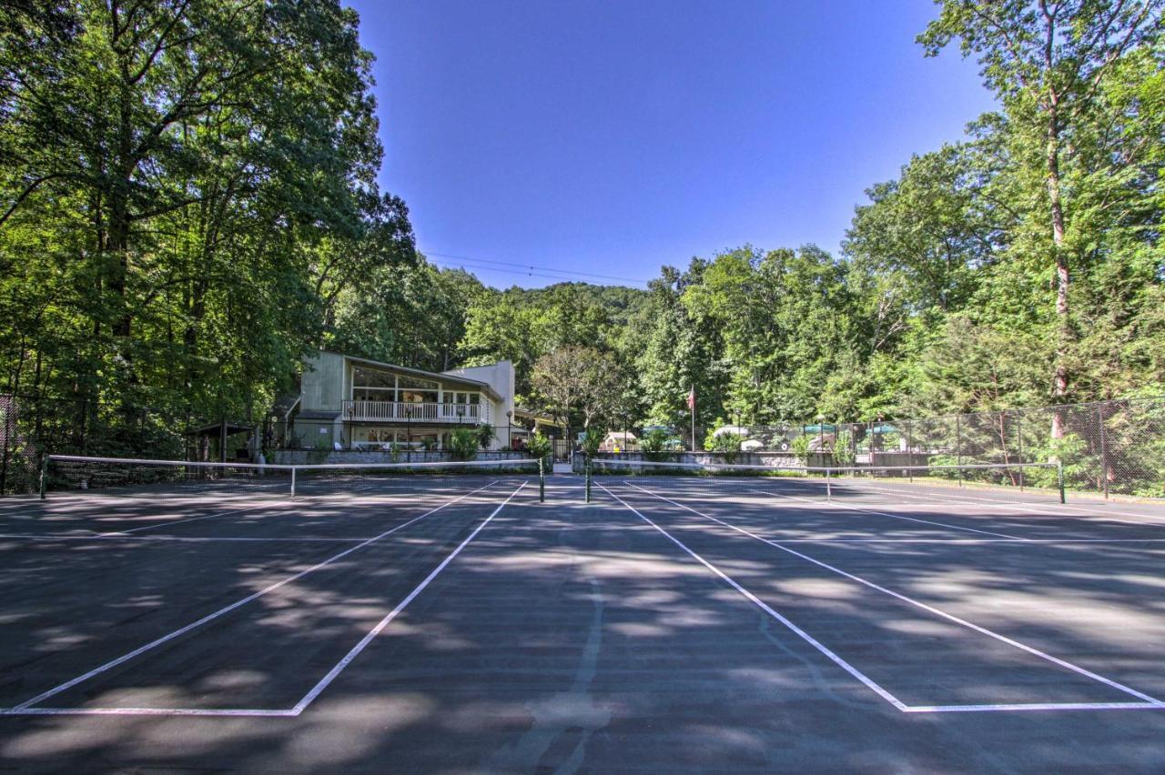 Eclectic Cabin With Hot Tub 1 Mi To Ober Gatlinburg Villa Exterior photo